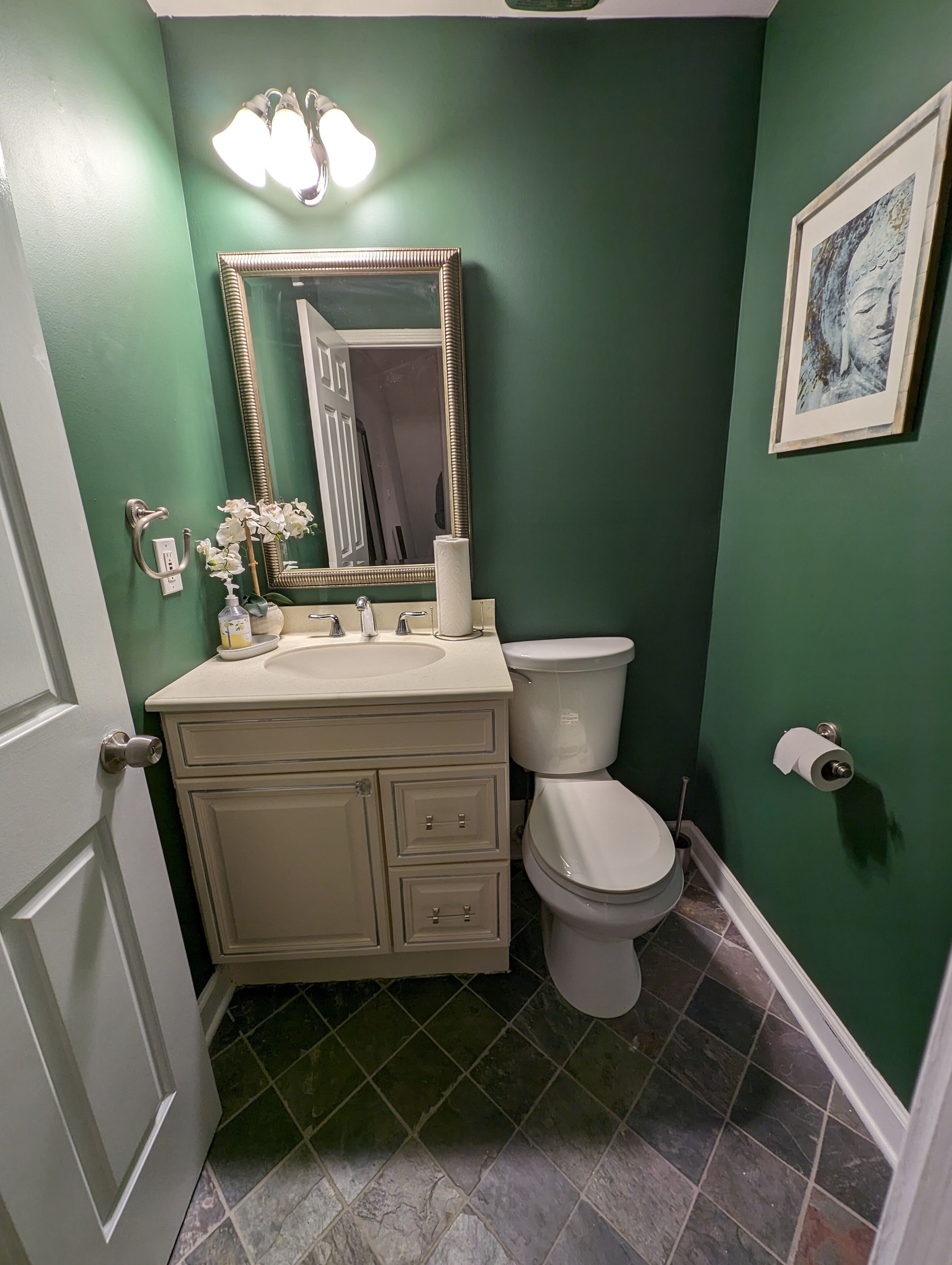 Walk to Universities & Hospital- NYC access - Main Bedroom Suite in 3BR 3BA home