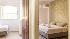 A hotel room with a bed, a window, a door, and a bathroom. - Kantouni 2 Heraklion Apartment (Heraklion)