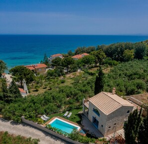 2 bedrooms, free cribs/infant beds - Nout Beach Private Pool Villa (Zakynthos)