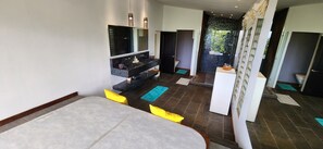 Interior - In a quiet, popular subdivision, villa with pool, view of Moorea, 5 bedrooms (Puna'auia)