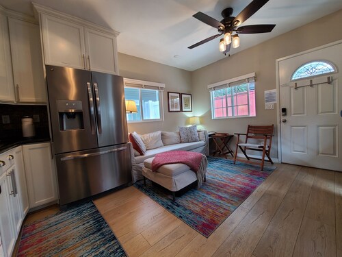 Waypoint Cottage, one block from the beach!