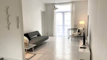 Apartment, 1 Bedroom, Smoking, Balcony | Living room