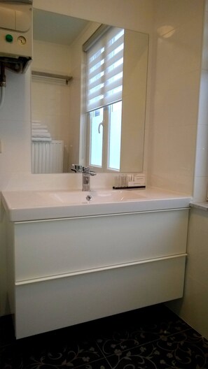 Apartment, 1 Bedroom, Smoking, Balcony | Bathroom - Almost White, Near Train, Metro N7688 (Brussels)