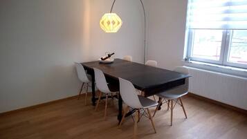 Apartment, 1 Bedroom, Smoking, Balcony | Dining