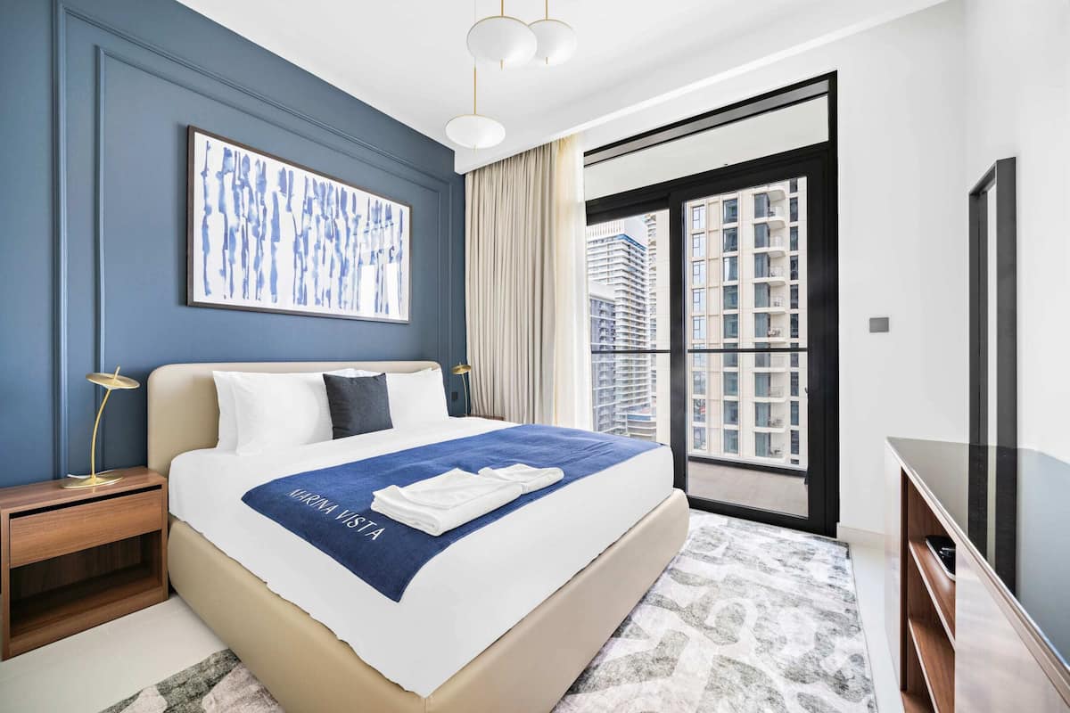 1 bedroom, Egyptian cotton sheets, premium bedding, memory foam beds