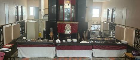 Free daily buffet breakfast