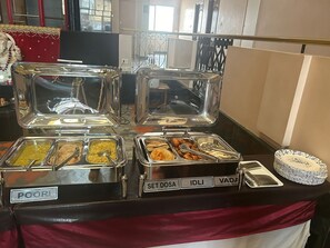 Free daily buffet breakfast - Hotel Ashoka Paradise (Guntakal)