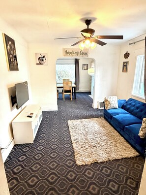 Télévision, cheminée