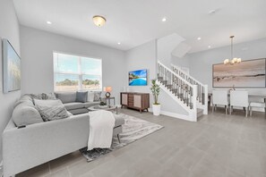 Fernseher, Tischtennisplatte