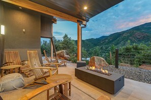 Terrace/patio - Mid-Hillside (Manitou Springs)