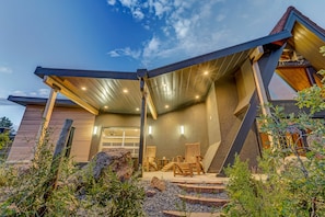 Exterior - Mid-Hillside (Manitou Springs)