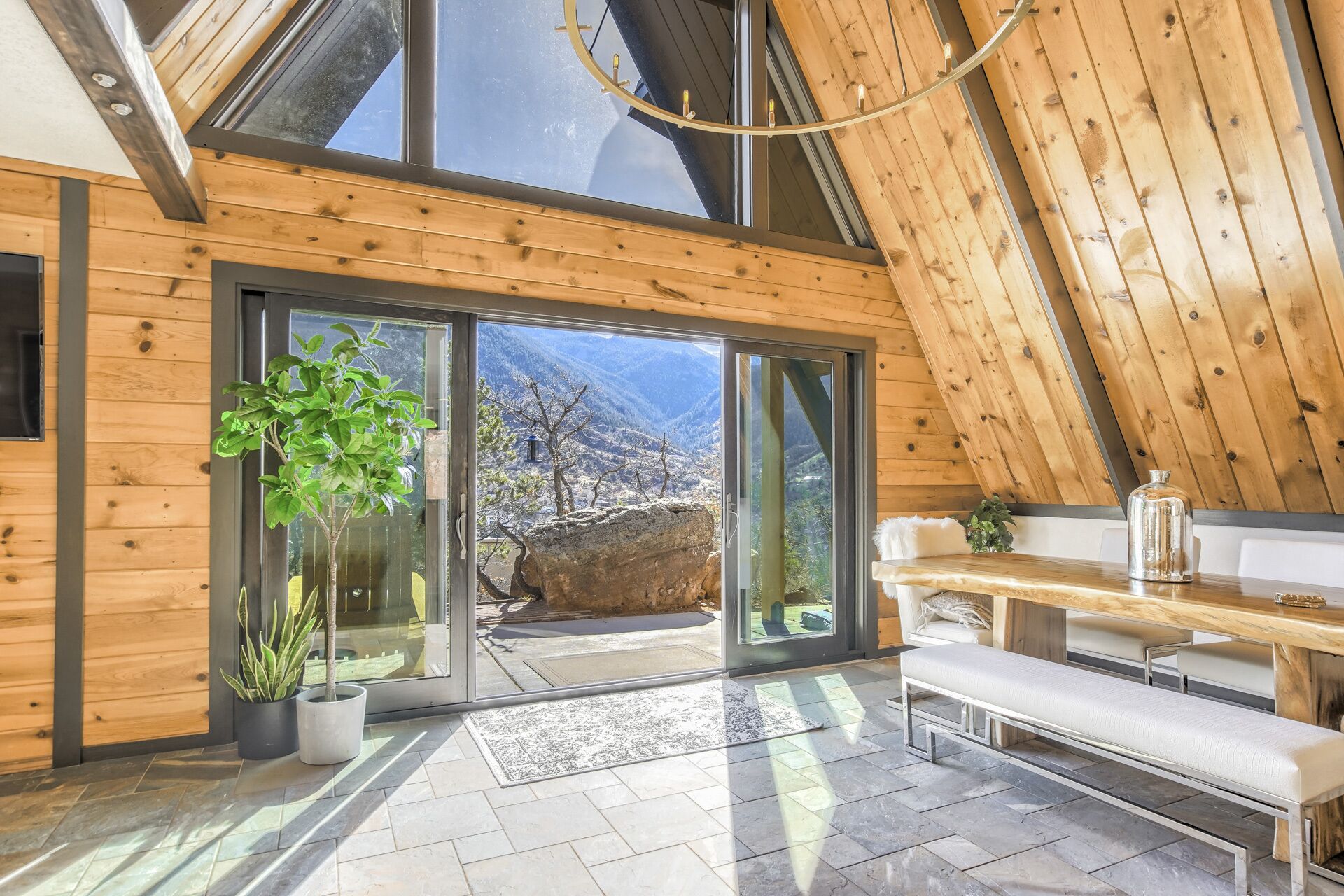 المنشأة من الداخل