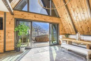 Interior - Mid-Hillside (Manitou Springs)