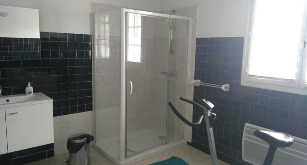 Shower, toilet paper
