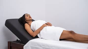 Sauna, hot tub, steam room, 1 treatment room