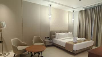 Junior Studio Suite | 1 bedroom, memory-foam beds, minibar, in-room safe