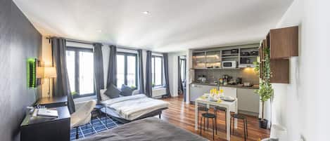 Bureau, fer et planche à repasser, lit parapluie, Wi-Fi gratuit