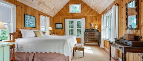 4 bedrooms, desk, iron/ironing board, free WiFi