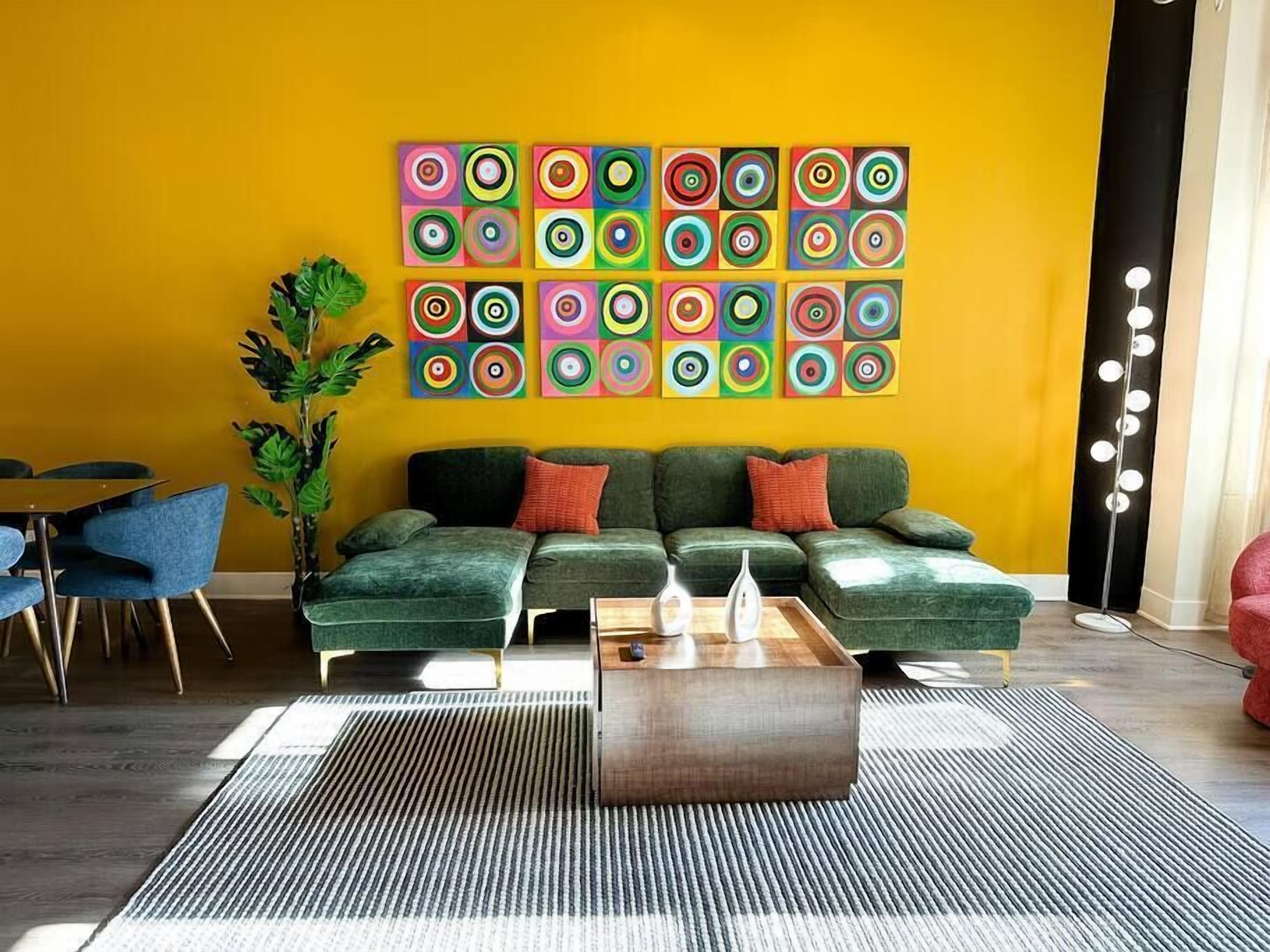 Téléviseur connecté, livres, imprimante