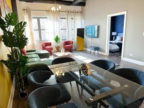 Interior - McCormick Luxury 3B/2Ba Corner Oasis for up to 8 guests with optional parking (Chicago)