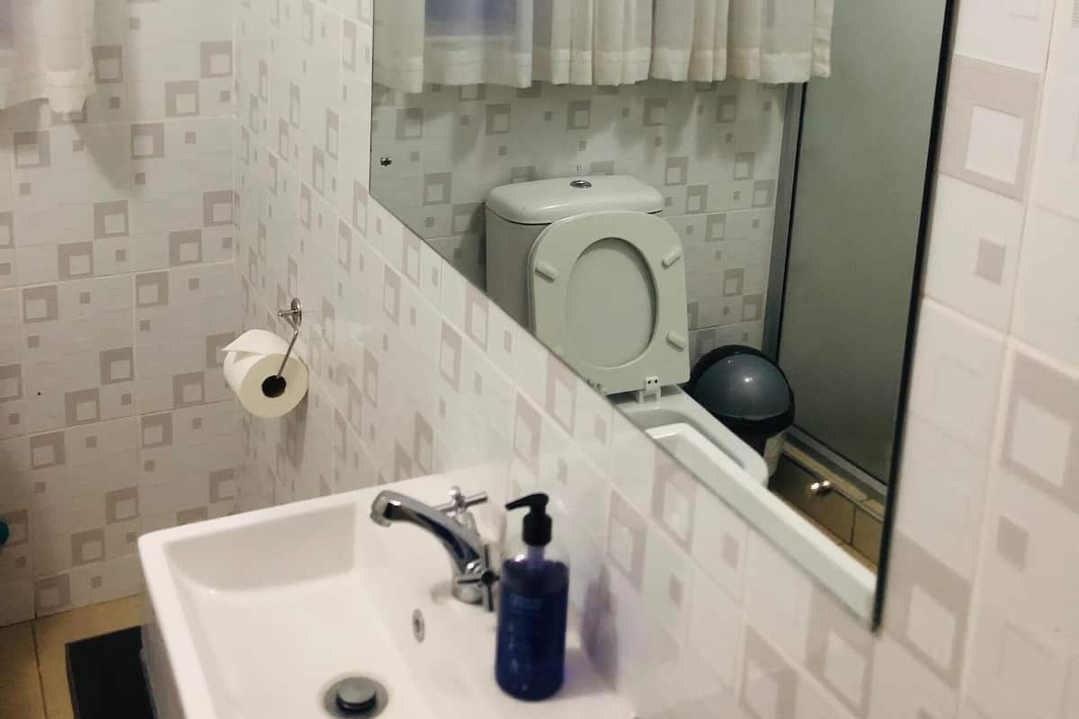 Shower, towels, soap, shampoo