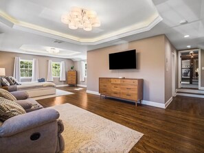 Fernseher, Kamin, Arbeitsbereiche