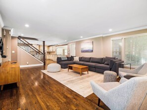 Fernseher, Kamin, Arbeitsbereiche