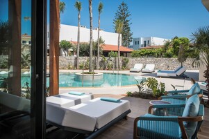 Double Room Swim Up | Egyptian cotton sheets, premium bedding, minibar, in-room safe