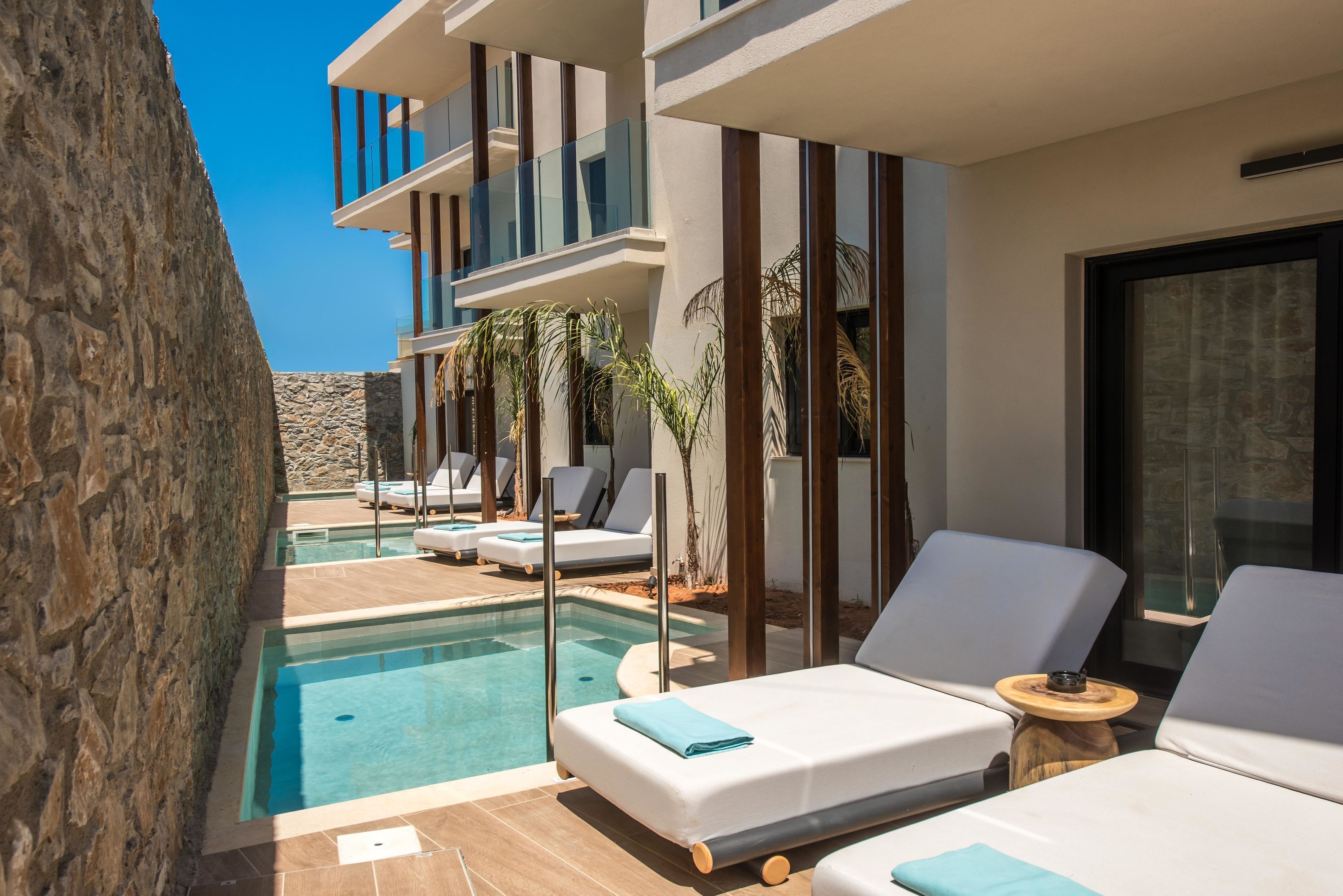 Seasonal outdoor pool, pool umbrellas, sun loungers