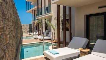 Seasonal outdoor pool, pool umbrellas, sun loungers