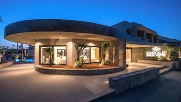 Façade de lâhĂ©bergement - soirĂ©e/nuit