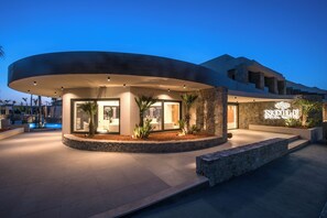 Front of property - evening/night - Noble Hotel Suites - Adults Only (Hersonissos)