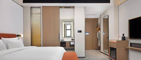 Quarto superior, 1 quarto, para não fumantes, vista para a cidade | Cortinas blackout, ferros/tábuas de passar roupa, Wi-Fi de cortesia