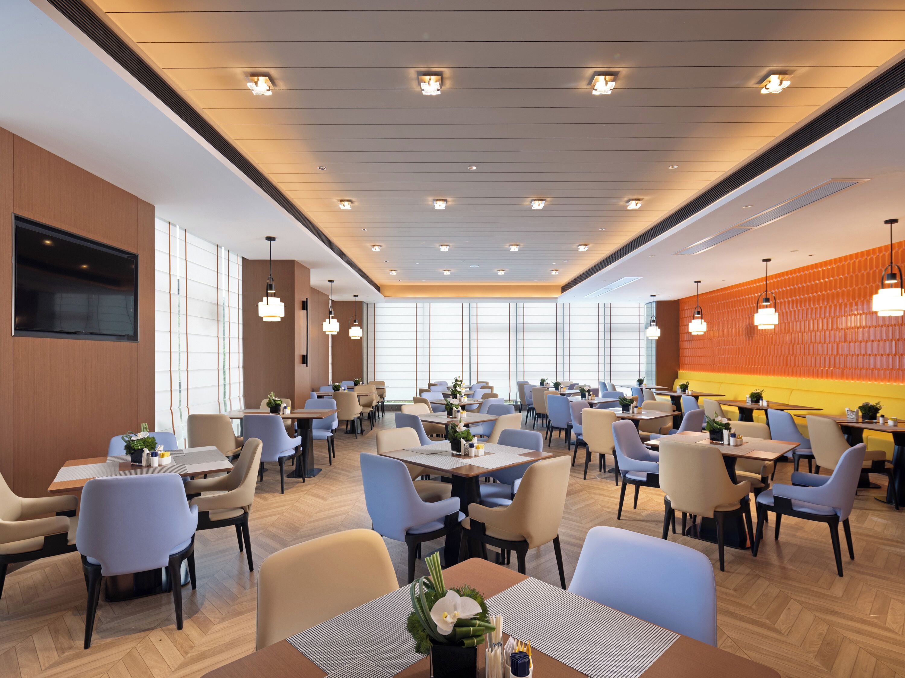 Free daily buffet breakfast