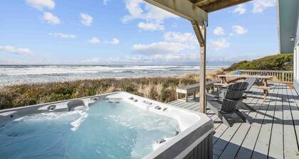 Unreal Panoramic Oceanfront and Beach Views, Hot Tub, New Game Room, Fire-table, 1/2 Mile to Town