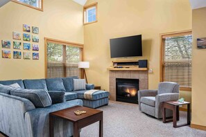 Smart-TV, Kamin, Videospiele