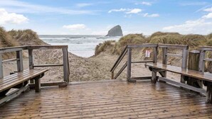 A wooden boardwalk leading to a beach with a rocky outcrop in the distance. - Fantastic Single Level Shorepines Village Home, Steps From Beach and Ocean, 1/4 Mile to Kiwanda (Cloverdale)