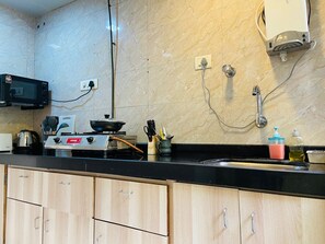 Geladeira, micro-ondas, fogão, cooktop