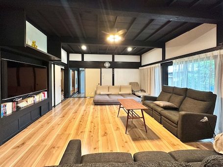 Deluxe House | 1 bedroom, in-room safe, blackout drapes, free WiFi