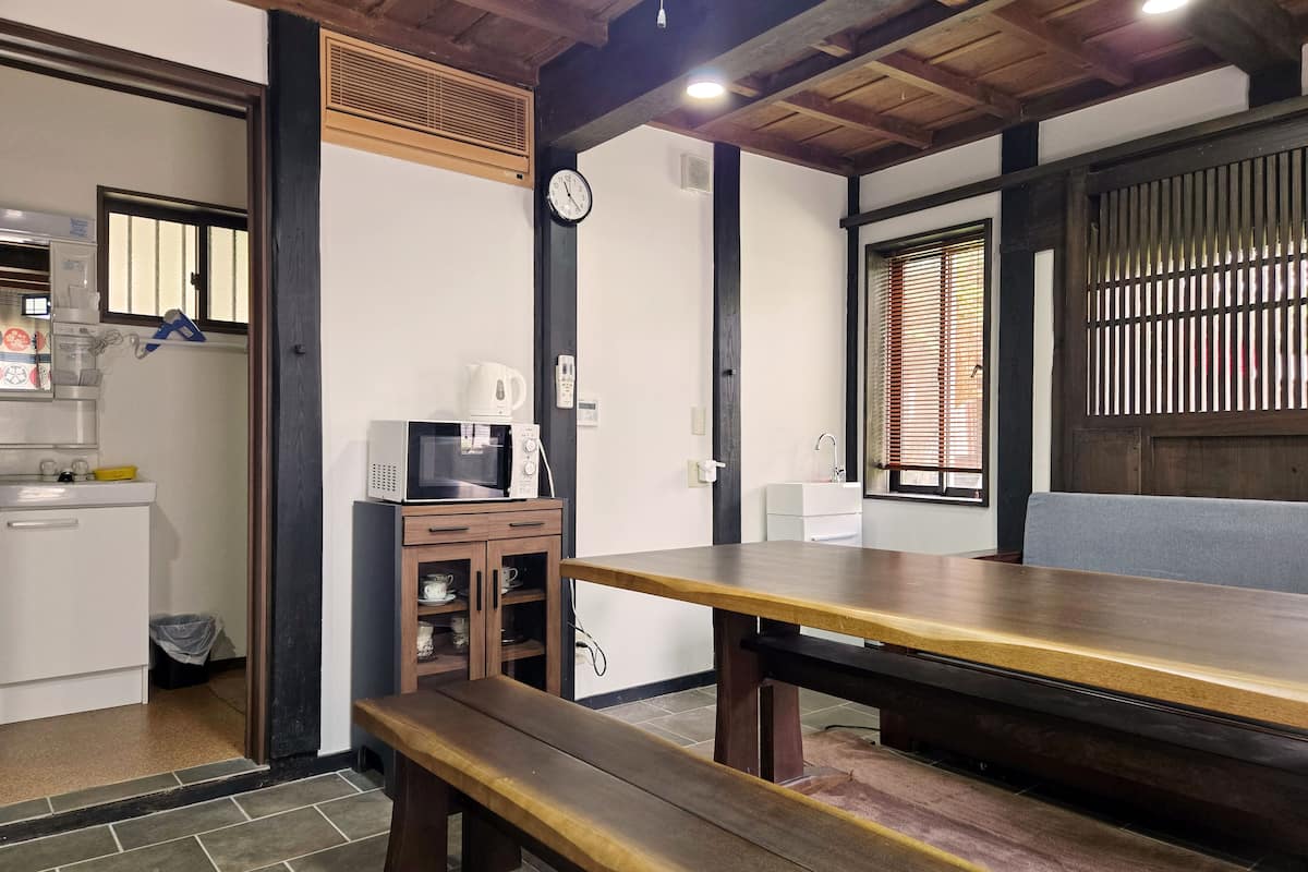 Basic House | 1 bedroom, in-room safe, blackout drapes, free WiFi