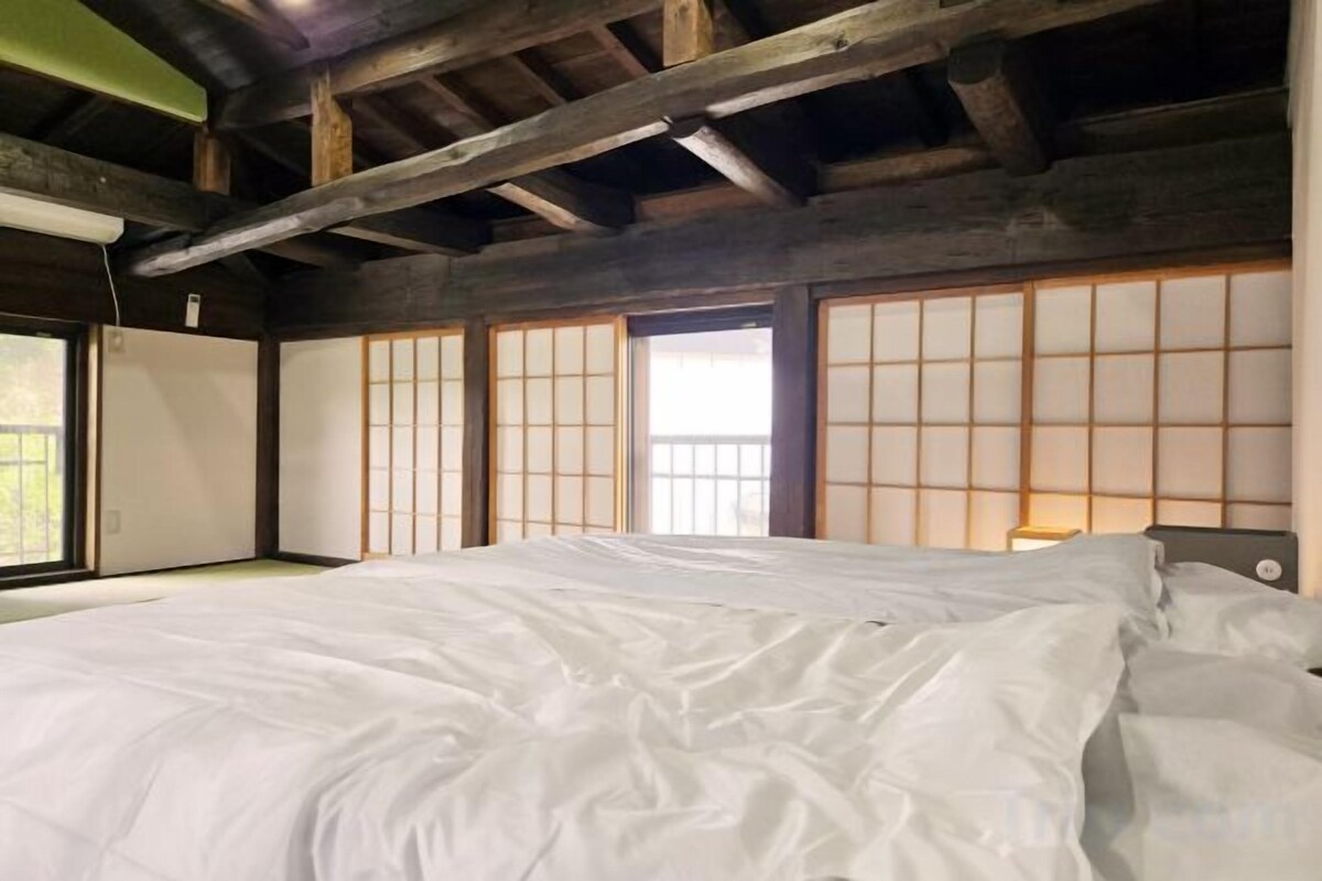 In-room safe, blackout curtains, free WiFi, bed sheets