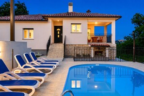 A house with a swimming pool, lounge chairs, and a balcony. - Villa Luka (Istria - Labin) (Labin)