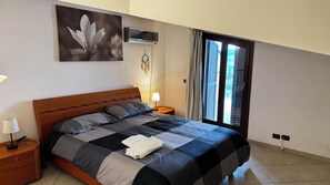 2 bedrooms, in-room safe, desk, iron/ironing board - Evaguesthouse, familyfriendly bilevel with a large terrace, 10 minutes from Rome (Marino)