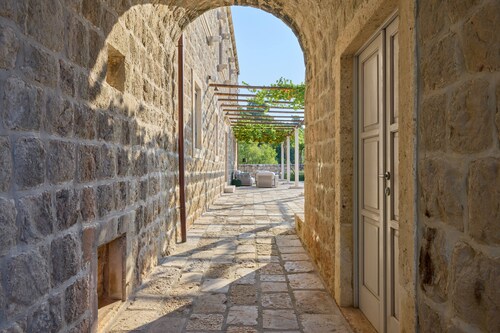 Villa Ghetaldi 1516 - Large 5-star renovated Renaissance Villa from Owner