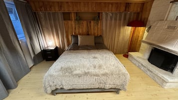 Rom – premium | Skrivebord, skrivebord for bærbar PC, wi-fi (inkludert) og sengetøy