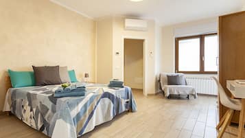 1 bedroom, iron/ironing board, travel crib, WiFi