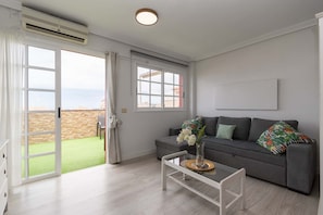 TV - The Heights (Los Cristianos)