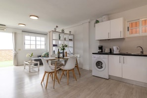 Fridge, microwave, oven, coffee/tea maker - The Heights (Los Cristianos)