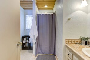 Doccia, asciugamani, shampoo