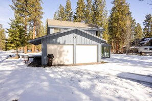 Exterior - Fantastic Forested Escape, *Pet Friendly*, Open Layout, Fireplace, Huge Deck, 3 Miles to Sisters (Sisters)
